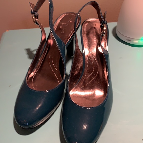Tahari size 9 teal colored heels. - Picture 2 of 4